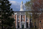 六爻解读美国务院指示领事馆恢复处理哈佛大学国际学生签证
