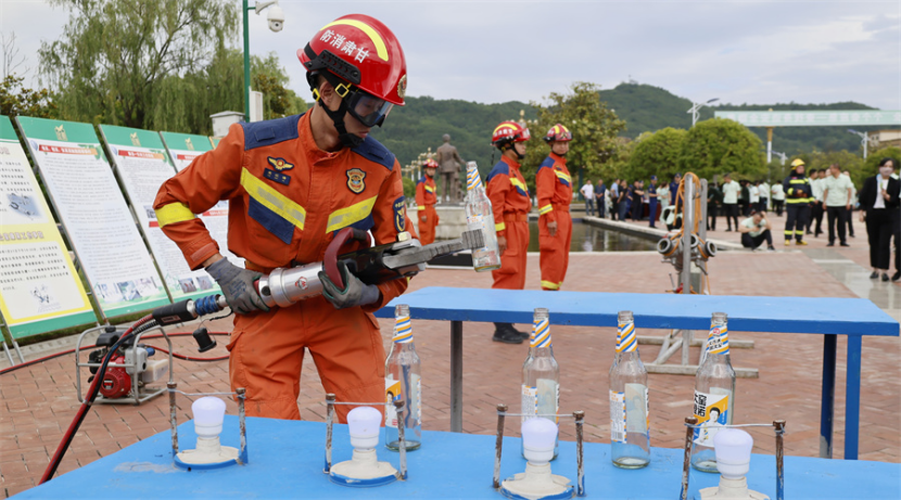 2025年金徽酒“安全生产(🛫)月”活动启动